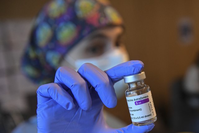 EMA ostala pri pozitivnoj proceni vakcine Astrazeneke